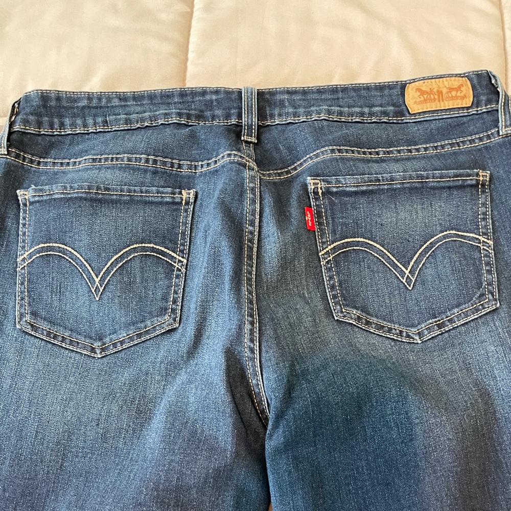 Women’s Levi jeans